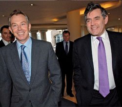 Tony Blair ve Gordon Brown’a düğün çalımı tartışma yarattı