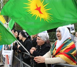 Türkiye’nin Londra Büyükelçiliği önünde protesto