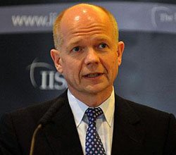 İngiltere Libya'nın Büyükelçisini sınırdışı ediyor İngiltere Libya'nın Büyükelçisini sınırdışı ediyor