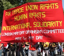 Londra’daki 1 Mayıs kutlamalarına göçmenler damga vurdu