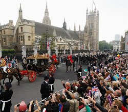 Monarşi ayakta kalacak mı?