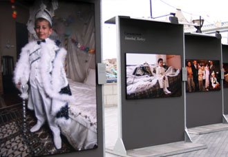 City Hall’ün önünde “Hayatın Ritüelleri” sergisi 