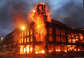 O evde anılarımız da yandı O evde anılarımız da yandı